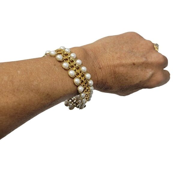 Vintage Signed Avon Faux Pearl Gold Tone Filagree Bracelet Wide Gift Collectible - Picture 1 of 11